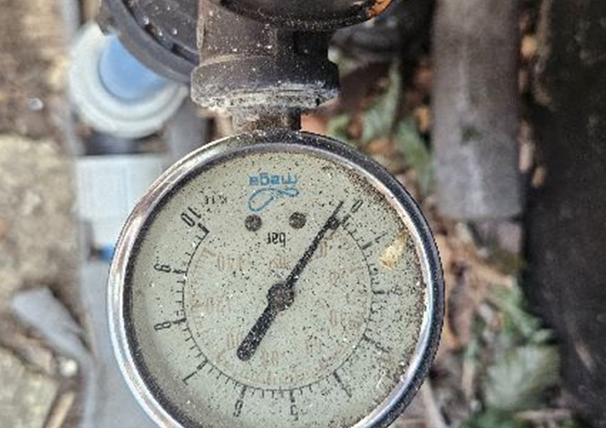 Pressure gauge on a borehole water supply near Farnham