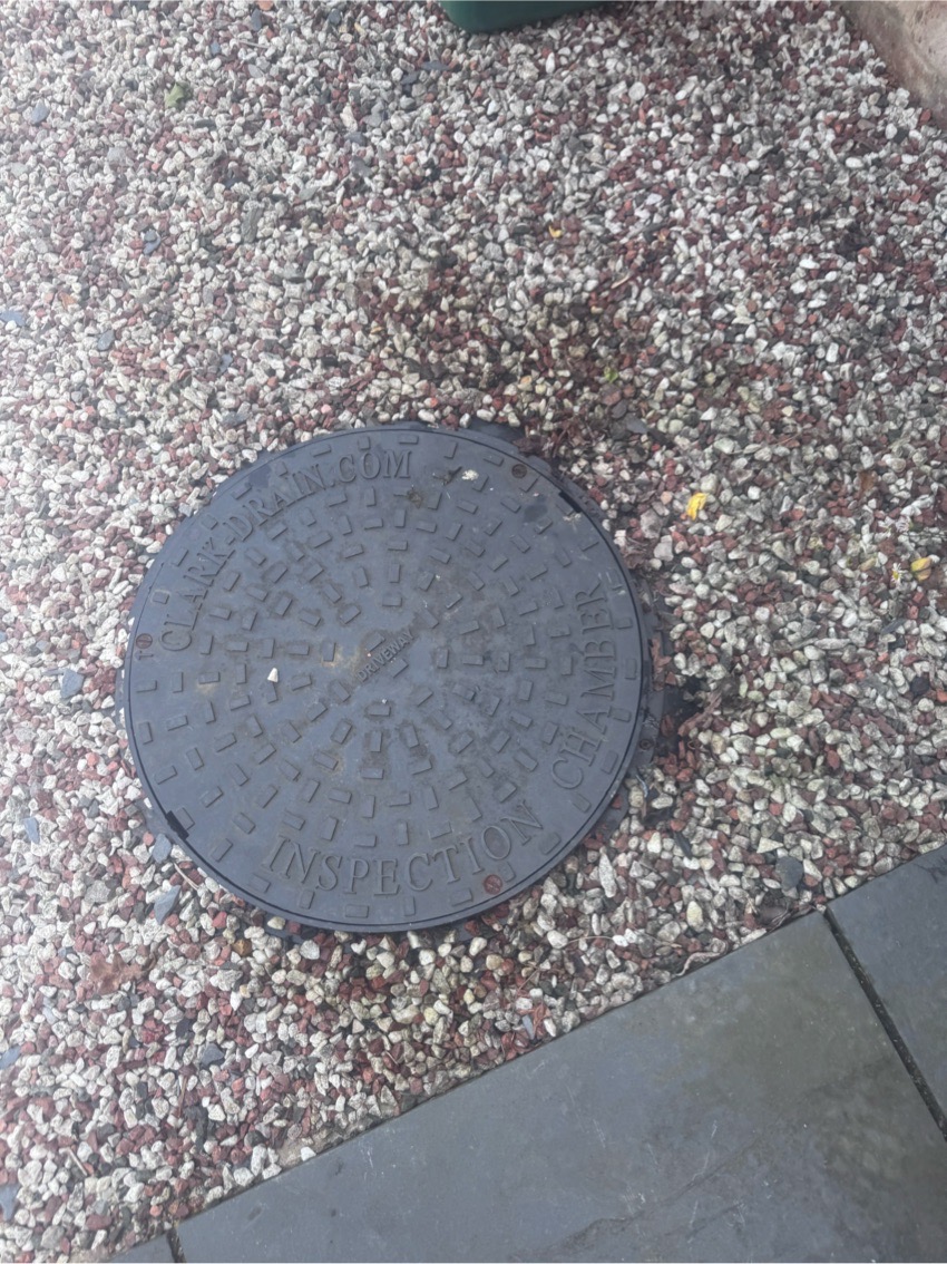 Access cover above the automatic-pump chamber near Tadley